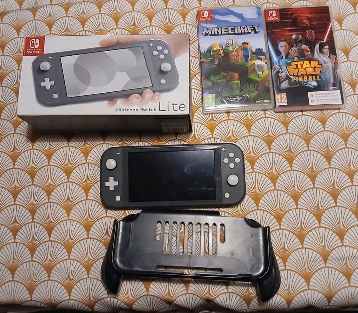 Nintendo Switch Lite - Weinig Gebruikt + Games, Minecraft!, Spelcomputers en Games, Games | Nintendo Switch, Zo goed als nieuw