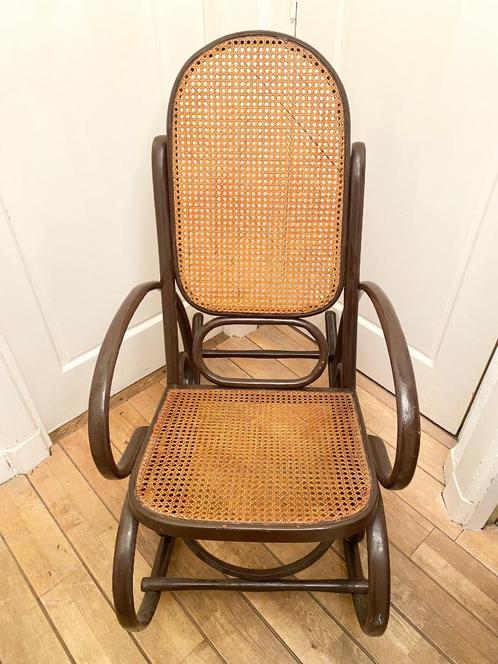 Vintage bentwood schommelstoel, Thonet stijl met webbing, Huis en Inrichting, Stoelen, Gebruikt, Eén, Riet of Rotan, Bruin, Ophalen