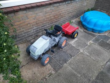 Trapauto met aanhanger beschikbaar voor biedingen