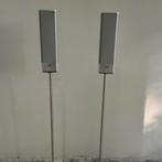 Loewe speakers op standaard, Zo goed als nieuw, 60 tot 120 watt, Front, Rear of Stereo speakers, Ophalen