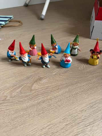 Acht david de Kabouter poppetjes beschikbaar voor biedingen