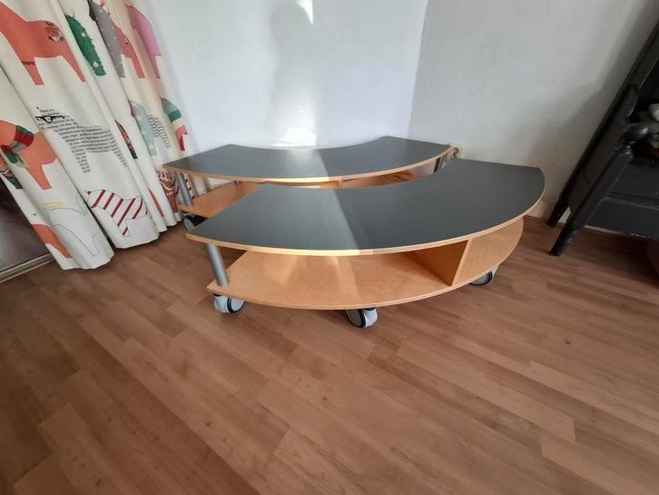 2 Bankjes/ speelkasten kinderopvang, Huis en Inrichting, Tafels | Bijzettafels, Gebruikt, Rond, Minder dan 55 cm, Ophalen