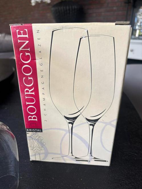 12 Champagne Kristal Bourgogne, Huis en Inrichting, Keuken | Servies, Zo goed als nieuw, Glas of Glazen, Overige stijlen, Glas