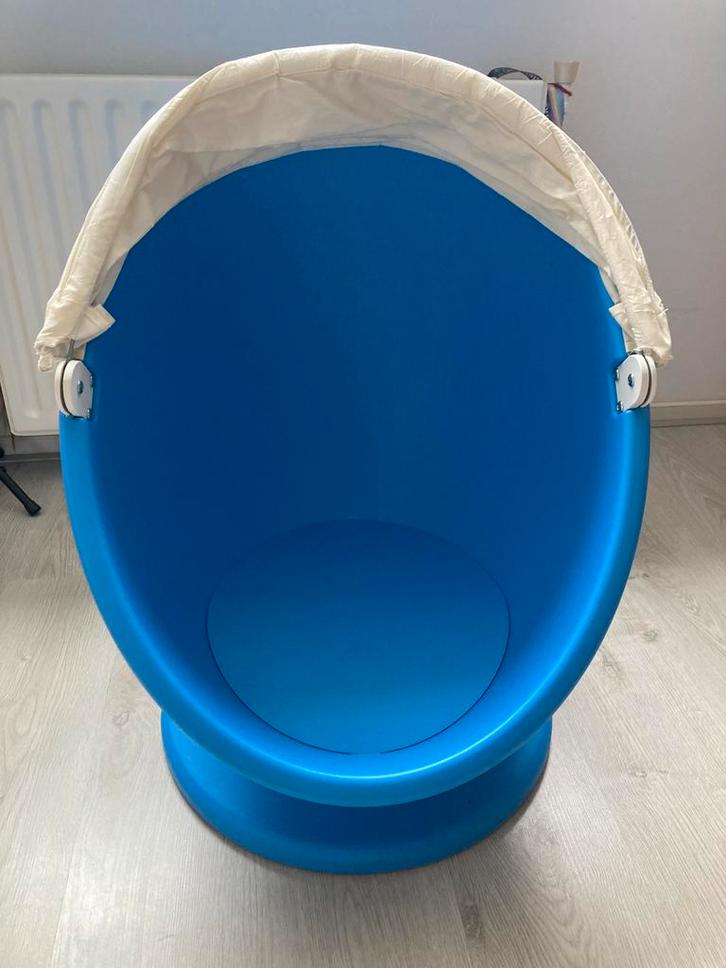 IKEA ei-stoel draaibaar blauw met witte kap, Kinderen en Baby's, Kinderkamer | Tafels en Stoelen, Zo goed als nieuw, Stoel(en)