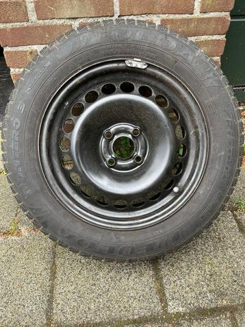 Set (4x) stalen velgen met winterbanden 185/65R15 beschikbaar voor biedingen