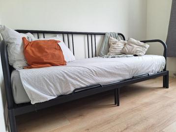 Uitschuifbaar bed Ikea beschikbaar voor biedingen