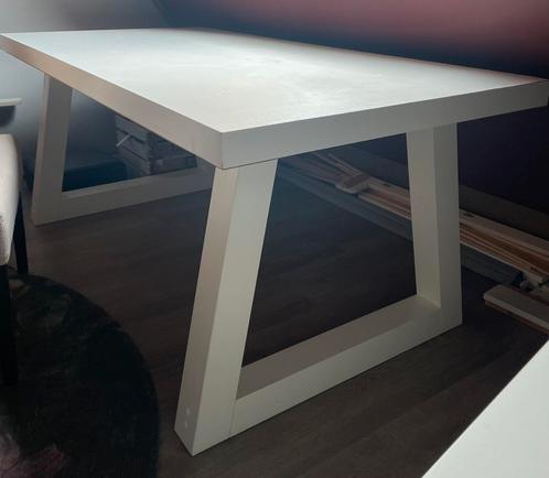 Tafel/bureau met trapezium tafelpoten, Huis en Inrichting, Bureaus, Gebruikt, Bureau, Ophalen