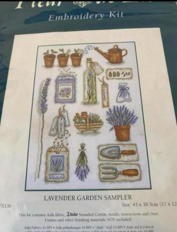 BORDUURPAKKET FLEUR DE LIS LAVENDER GARDEN SAMPLER beschikbaar voor biedingen