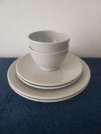 2 schaaltjes, 2 boterhambordjes, 2 dinerborden Vista Alegre, Huis en Inrichting, Keuken | Servies, Verzenden, Overige materialen