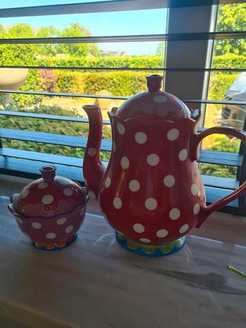 Oililly theepot met suiker pot.  beschikbaar voor biedingen