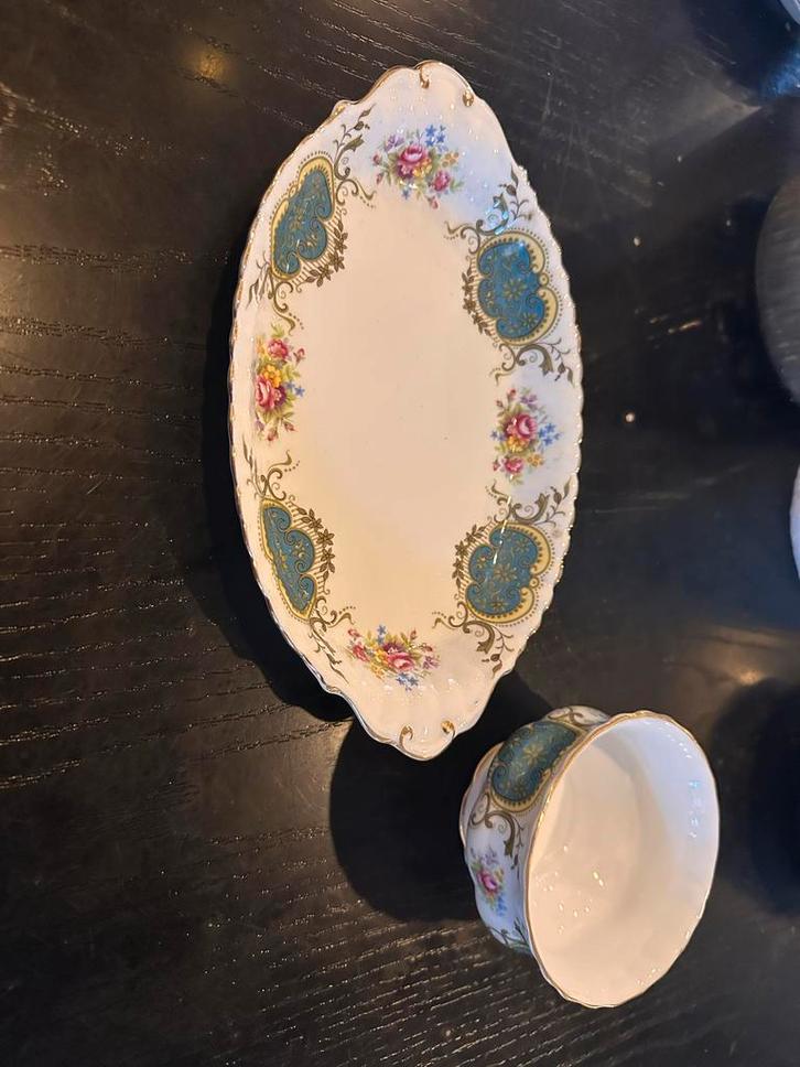 Royal Albert Berkeley Pindabakje & Bordje, Antiek en Kunst, Antiek | Keramiek en Aardewerk, Ophalen of Verzenden