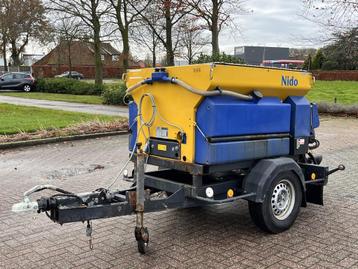 NIDO Schmidt Stratos Zoutstrooier Aanhangwagen natzoutstrooi beschikbaar voor biedingen
