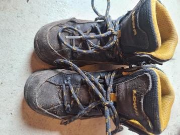 Lowa wandelschoenen maat 30 beschikbaar voor biedingen