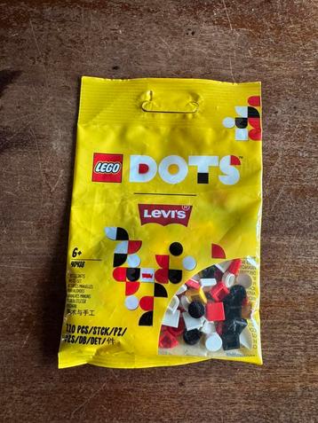 LEGO x Levi’s DOTS misb beschikbaar voor biedingen