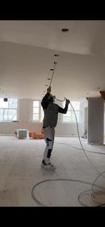 Latex en/of houtwerk spuiten. Wanden plafond deuren kozijnen