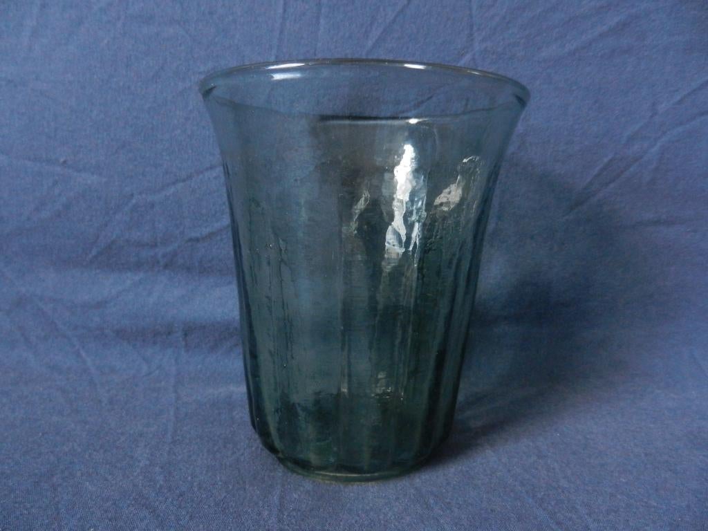 Lichtgroen glazen vaas Bambusa Maastricht WJ Rozendaal h13,3, Antiek en Kunst, Antiek | Glas en Kristal, Ophalen of Verzenden