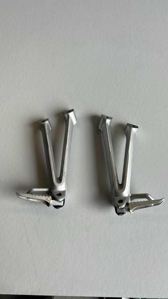 Duo Voetsteun Set Suzuki GSX-R 750 2006 K6 / K7, Motoren, Onderdelen | Suzuki, Gebruikt, Ophalen of Verzenden
