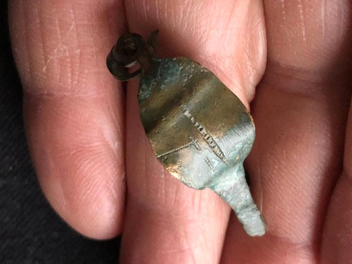 NEDERLANDSE Bodemvondst KELTISCHE 'blad' fibula delicaat, Antiek en Kunst, Antiek | Kleding en Accessoires, Kinderen, Verzenden