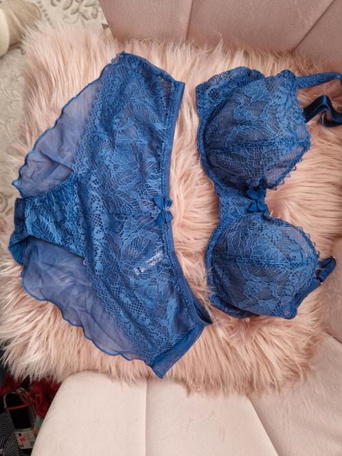 Chantelle 3 delige lingerieset maat 70d/ s/m, Kleding | Dames, Ondergoed en Lingerie, BH, Blauw, Ophalen of Verzenden