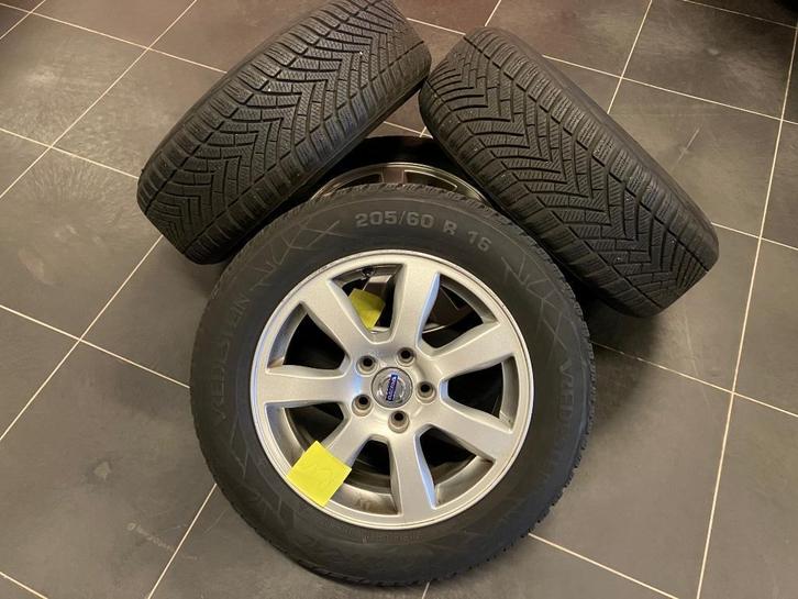 Winterbanden op lichtmetalen velgen 16 inch Volvo V60, Auto-onderdelen, Banden en Velgen, Band(en), Winterbanden, 16 inch, 205 mm