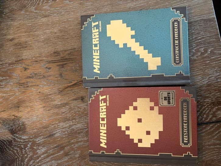 Minecraft Handboeken - Constructie & Redstone - 2 stuks, Spelcomputers en Games, Spelcomputers | Xbox | Accessoires, Zo goed als nieuw