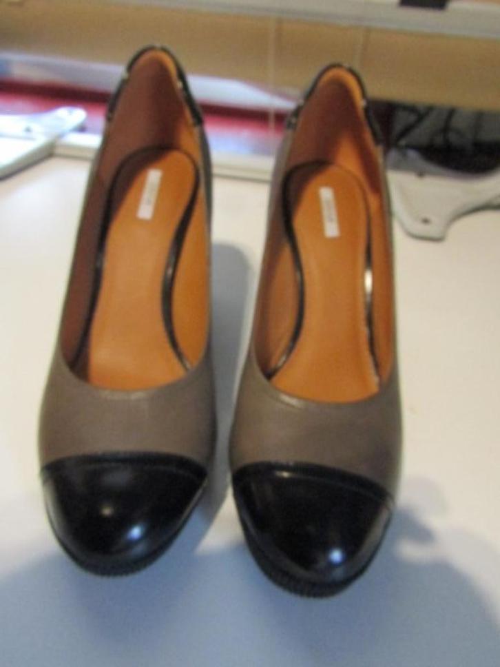 F1865 GEOX RESPIRA mt 40 pumps taupe grijs zwart sleehak, Kleding | Dames, Schoenen, Zo goed als nieuw, Pumps, Grijs, Verzenden