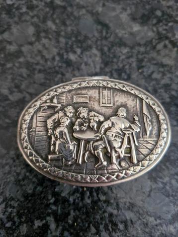 Zilveren Snuif- pillendoosje uit 1922 beschikbaar voor biedingen
