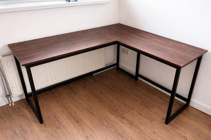 Industriele look Hoekbureau / L vorm - staal met hout, Huis en Inrichting, Bureaus, Zo goed als nieuw, Bureau, Ophalen