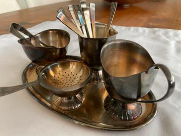 Verzilverde Douwe Egberts theeservies beschikbaar voor biedingen