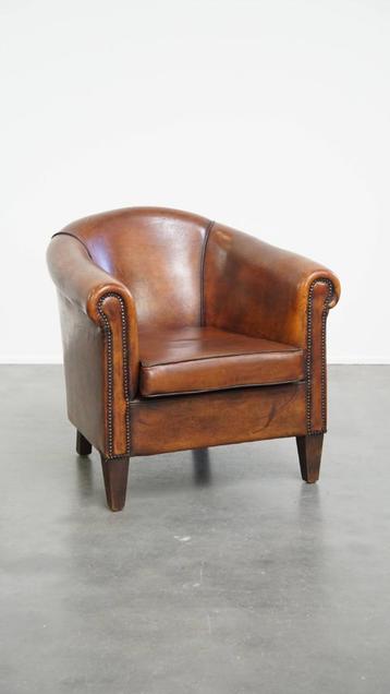 Cognac-kleurige clubfauteuil gemaakt van schapenleer beschikbaar voor biedingen