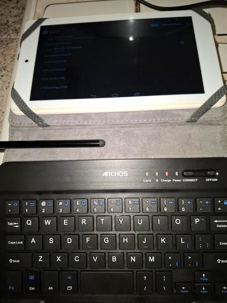 Archos 7o Neon Tablet met Toetsenbord, Computers en Software, Android Tablets, Gebruikt, Wi-Fi, 7 inch of minder, 16 GB, Uitbreidbaar geheugen