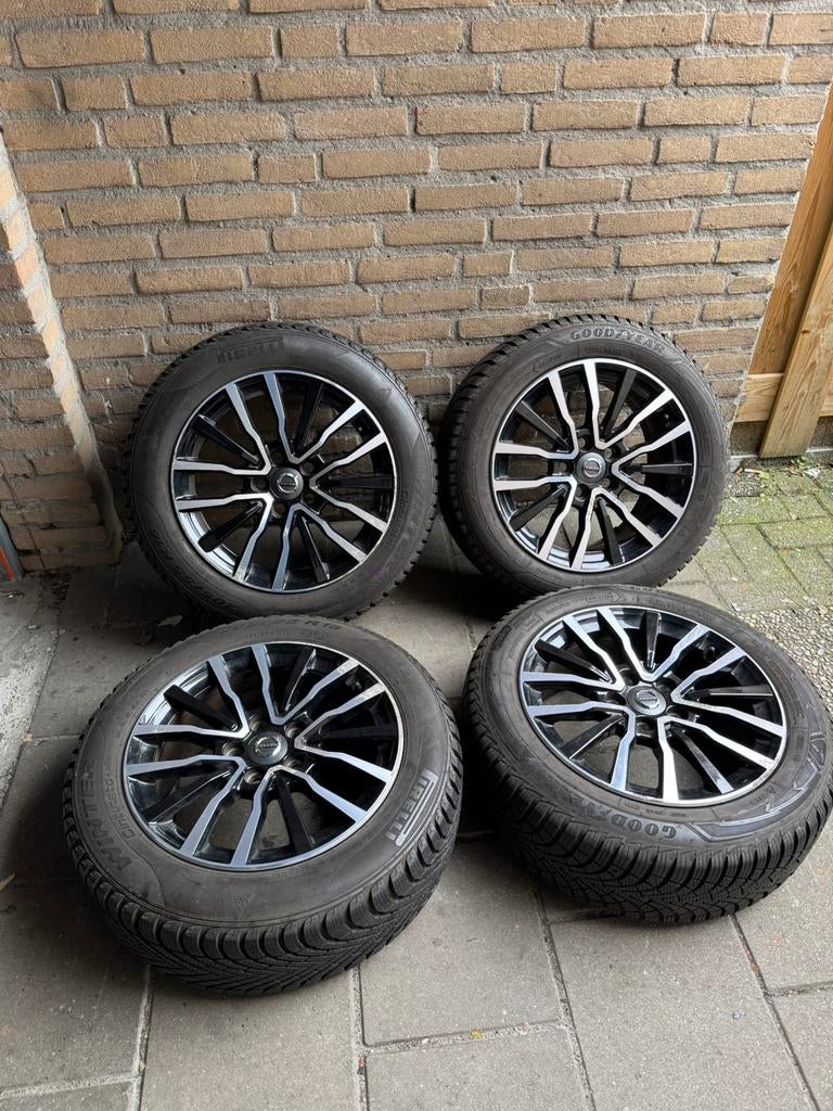 Volvo V40 Markeb 16” Velgen ( ZGAN Winterbanden ), Auto-onderdelen, Banden en Velgen, Ophalen, 16 inch, Banden en Velgen, 205 mm
