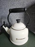 Le Creuset fluitketel demi wit in nieuwstaat, Huis en Inrichting, Keuken | Keukenbenodigdheden, Ophalen, Zo goed als nieuw