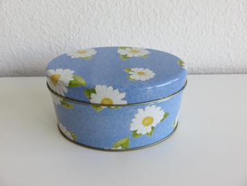 Blauw ovaal blikje met madeliefjes bloemen (mooi voor pasen) beschikbaar voor biedingen