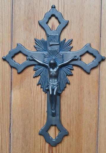 Crucifix kruisbeeld brons