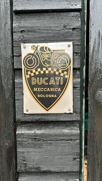 Emblemen Ducati beschikbaar voor biedingen