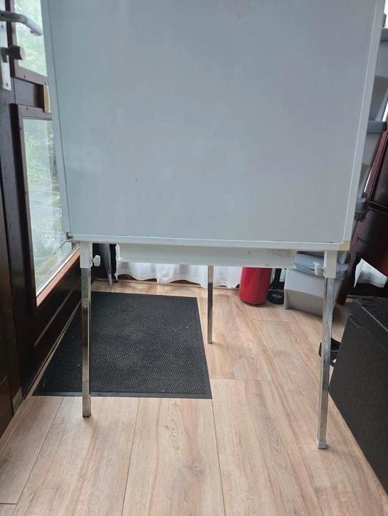 Whiteboard met uitschuifbare stand, Diversen, Schoolborden, Gebruikt, Whiteboard, Ophalen