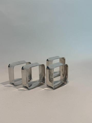 4x vierkante servetringen RVS beschikbaar voor biedingen