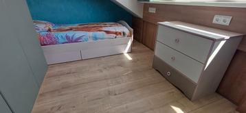 Parisot Pastelle lichtroze-wit-beige 1 persoonsbed&commode beschikbaar voor biedingen