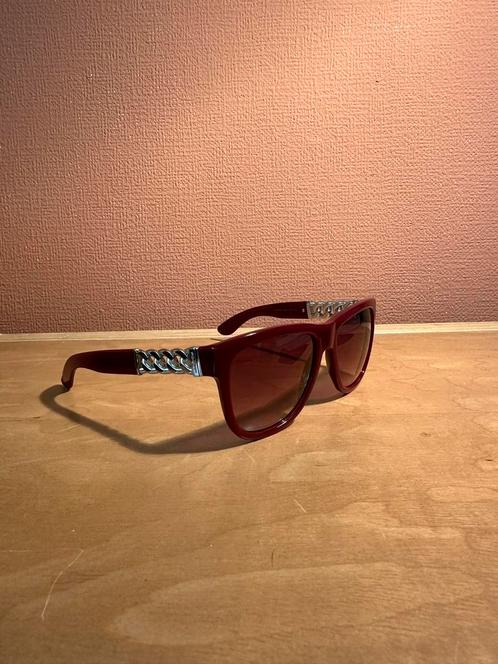 Yves Saint Laurent zonnebril – bordeauxrood zilver schakel, Sieraden, Tassen en Uiterlijk, Zonnebrillen en Brillen | Dames, Gebruikt