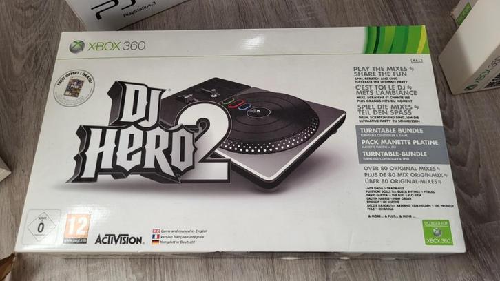 Xbox 360 DJ Hero 1 + 2 en draaitafel, Spelcomputers en Games, Games | Xbox 360, Zo goed als nieuw, Muziek, 1 speler, Vanaf 12 jaar