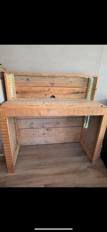 Houten bar (steigerhout) beschikbaar voor biedingen