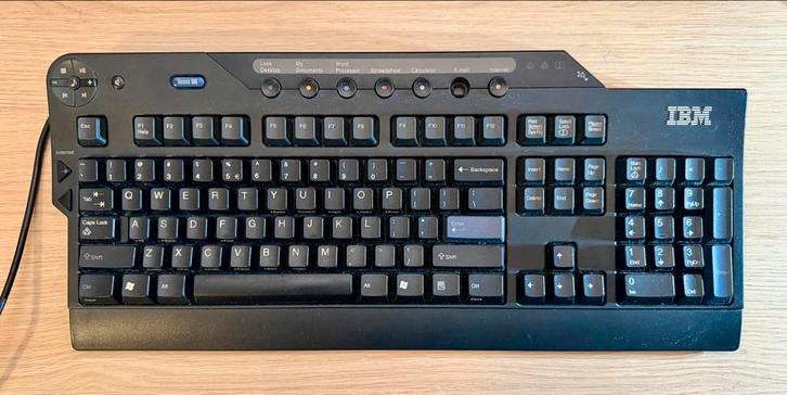 Vintage IBM Toetsenbord - USB Hub SK-8815 black, Computers en Software, Toetsenborden, Gebruikt, Qwerty, Bedraad, Multimediatoetsen