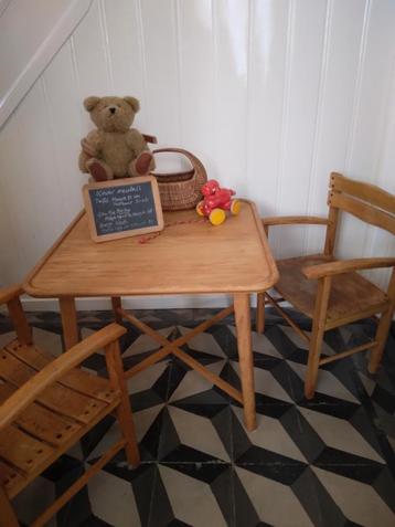 Vintage retro kindertafel en 2 stoelen stevig massief hout! beschikbaar voor biedingen