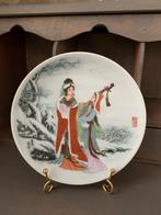 Japans bordje met klederdracht en winterlandschap, Ophalen of Verzenden