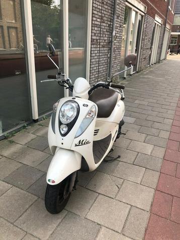 Sym mio snor scooter lichte opknapper  beschikbaar voor biedingen