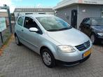 Volkswagen Fox 1.4 55KW 2006 Grijs STUURBEKR!! APK 27-03-26!, Voorwielaandrijving, 74 pk, Metallic lak, 4 cilinders
