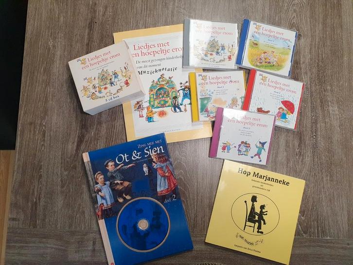 5 CD box met Boek Liedjes met een hoepeltje, 2 boeken, CD, Cd's en Dvd's, Cd's | Kinderen en Jeugd, Zo goed als nieuw, Muziek