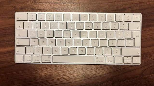 Apple Magic QWERTY Wireless Keyboard, Computers en Software, Toetsenborden, Gebruikt, Qwerty, Draadloos, Verzenden