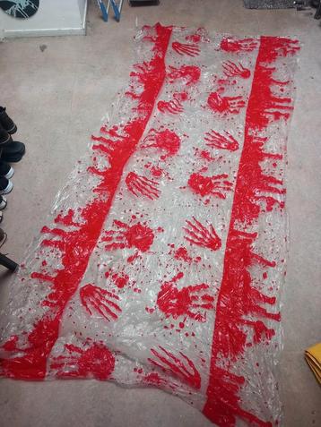 Bebloed tafelkleed - rood en transparant  beschikbaar voor biedingen